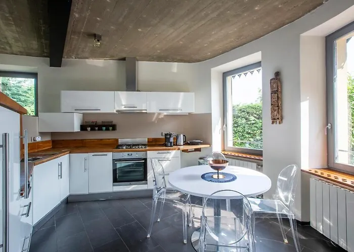 Вилла Lakeview Villa, Terrace And Garage